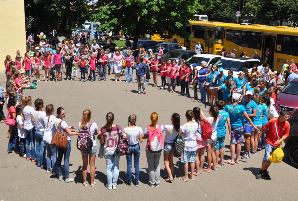 лагерь смена в анапе фото. краснодарский лагерь смена. краснодарский лагерь смена. молодежный лагерь дубрава краснодарский край 2021. мбу доц краснодарская смена анапа.