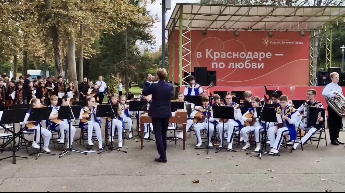 Когда парк наполняется музыкой…