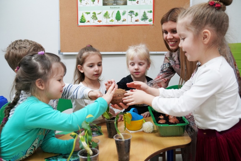 Пытливые исследователи отделения "Элита" получают ответы на занятиях "Всё обо всём"