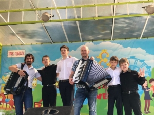 Концерт в честь праздника Весны и Труда