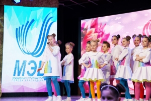 Желаем молодости, мира, счастья - всего, что называется добром!