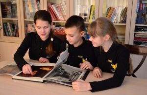 Вся жизнь человечества последовательно оседала в книге: племена, люди, государства исчезали, а книга оставалась. А.Герцен