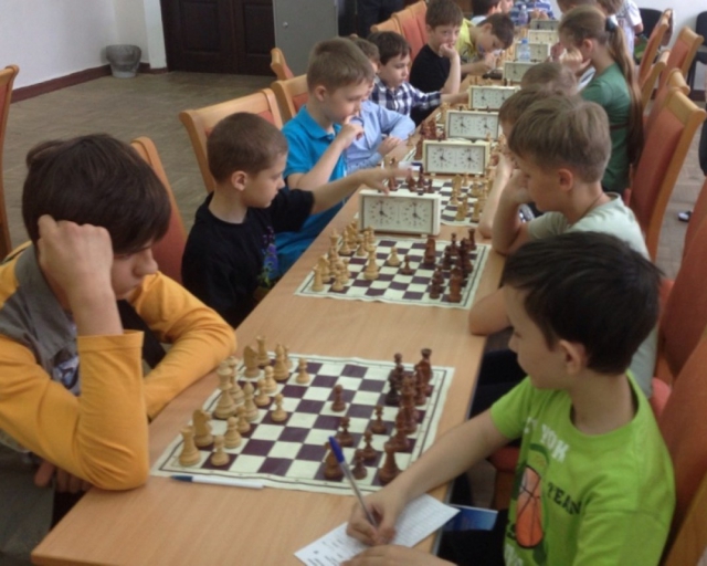 Наши юные шахматисты набирают турнирный опыт