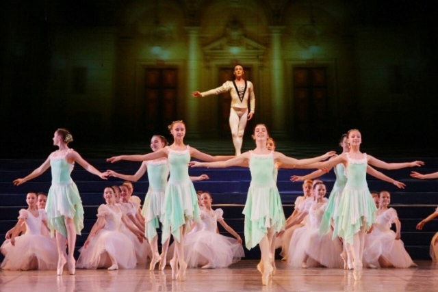 На одной сцене вместе с артистами Театра балета Ю.Н. Григоровича!