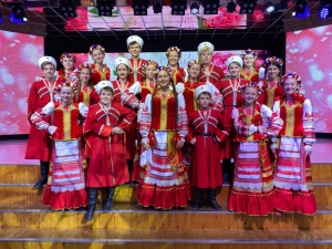 "Молодые молодыченкы" в исполнении ансамбля народного хора МЭЦ "Казачата"