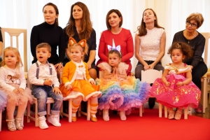 Новогодние утренники в группах «Мама плюс Я» и «Первые шаги»