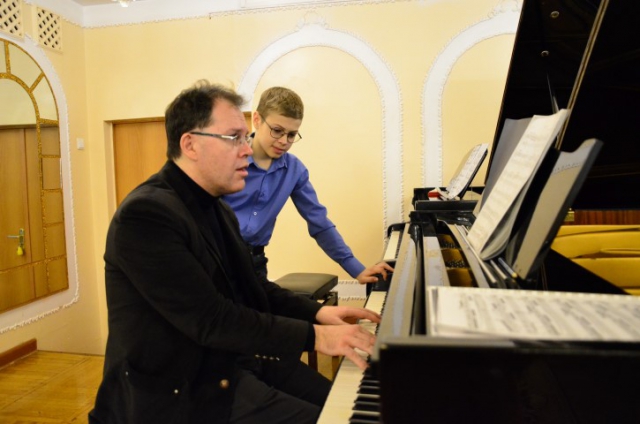 Заслуженный артист России, пианист Юрий Богданов провел уроки мастер-класса